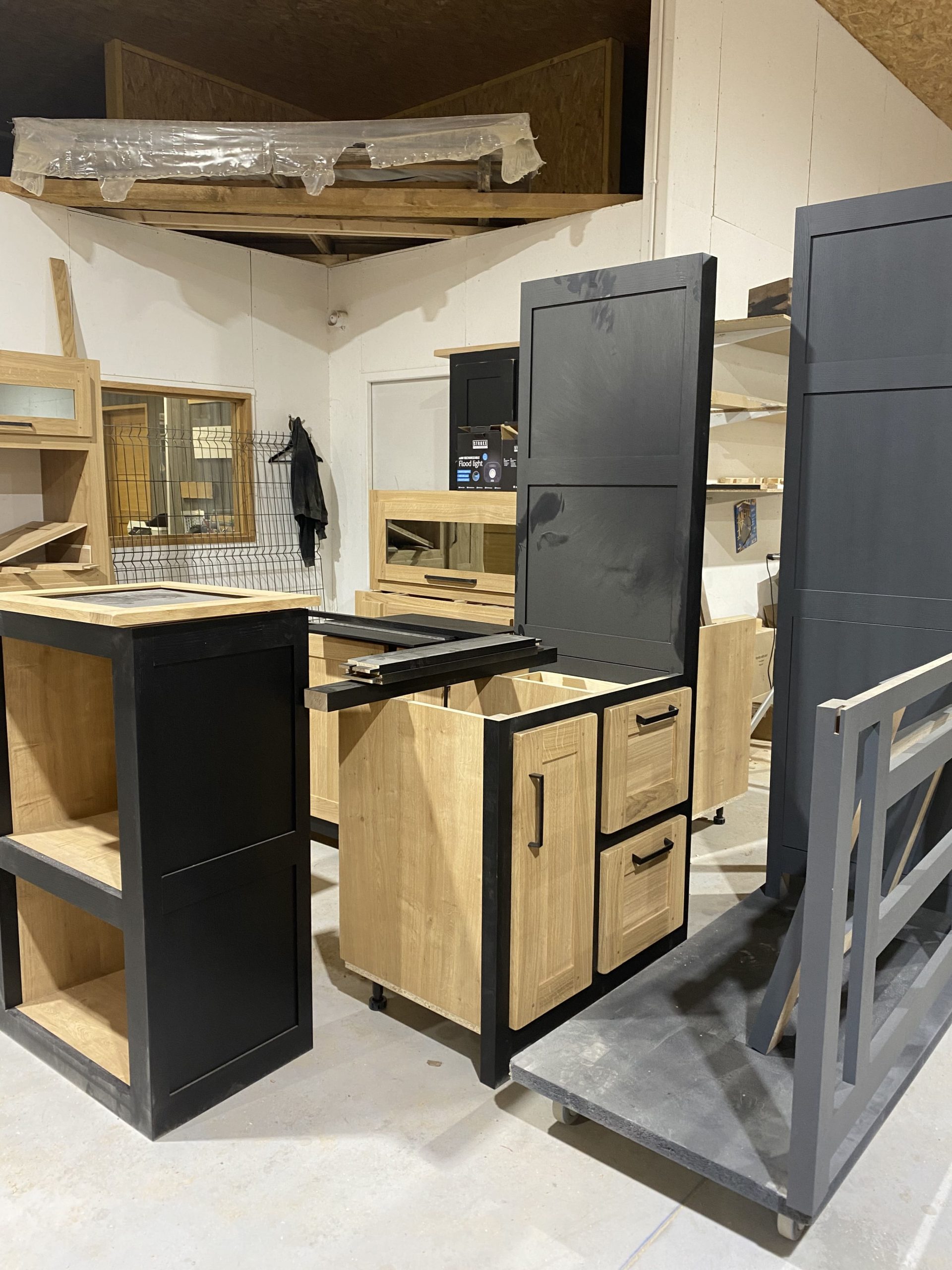 Meubles en cours de fabrication